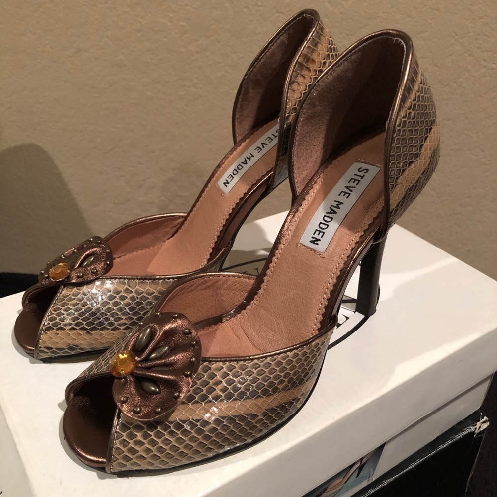 Steve Madden Bronze Snake Print Peep-Toe Heels Size: 5.5